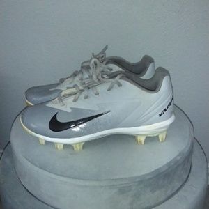 Baseball cleats